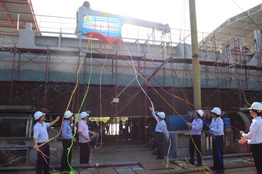 Tổng công ty Công nghiệp Tàu thủy gắn biển công trình chào mừng Đại hội Đảng bộ các cấp, nhiệm kỳ 2015 - 2020